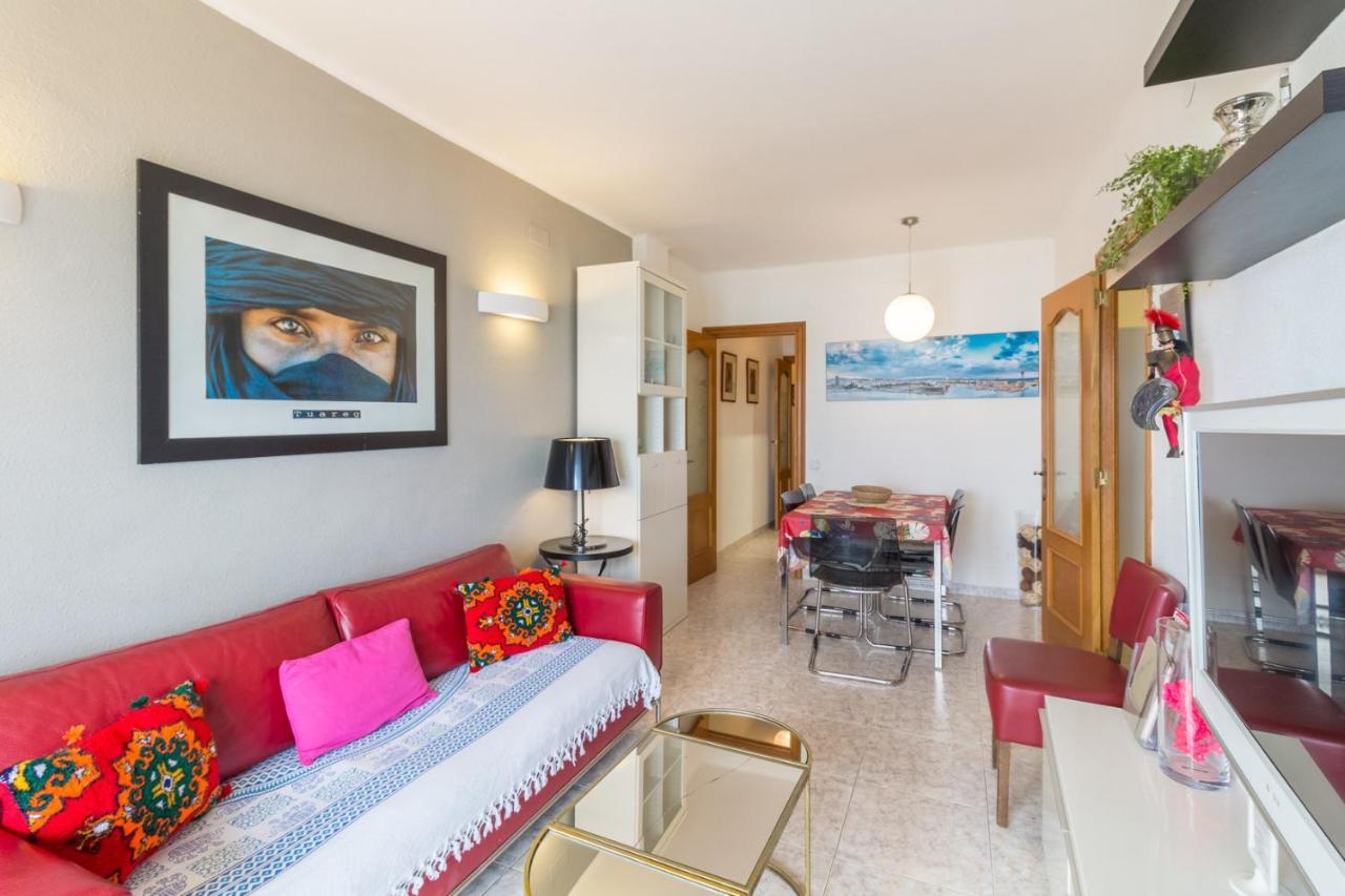 Apartment In Front Of The Beach Пинеда де Мар Екстериор снимка
