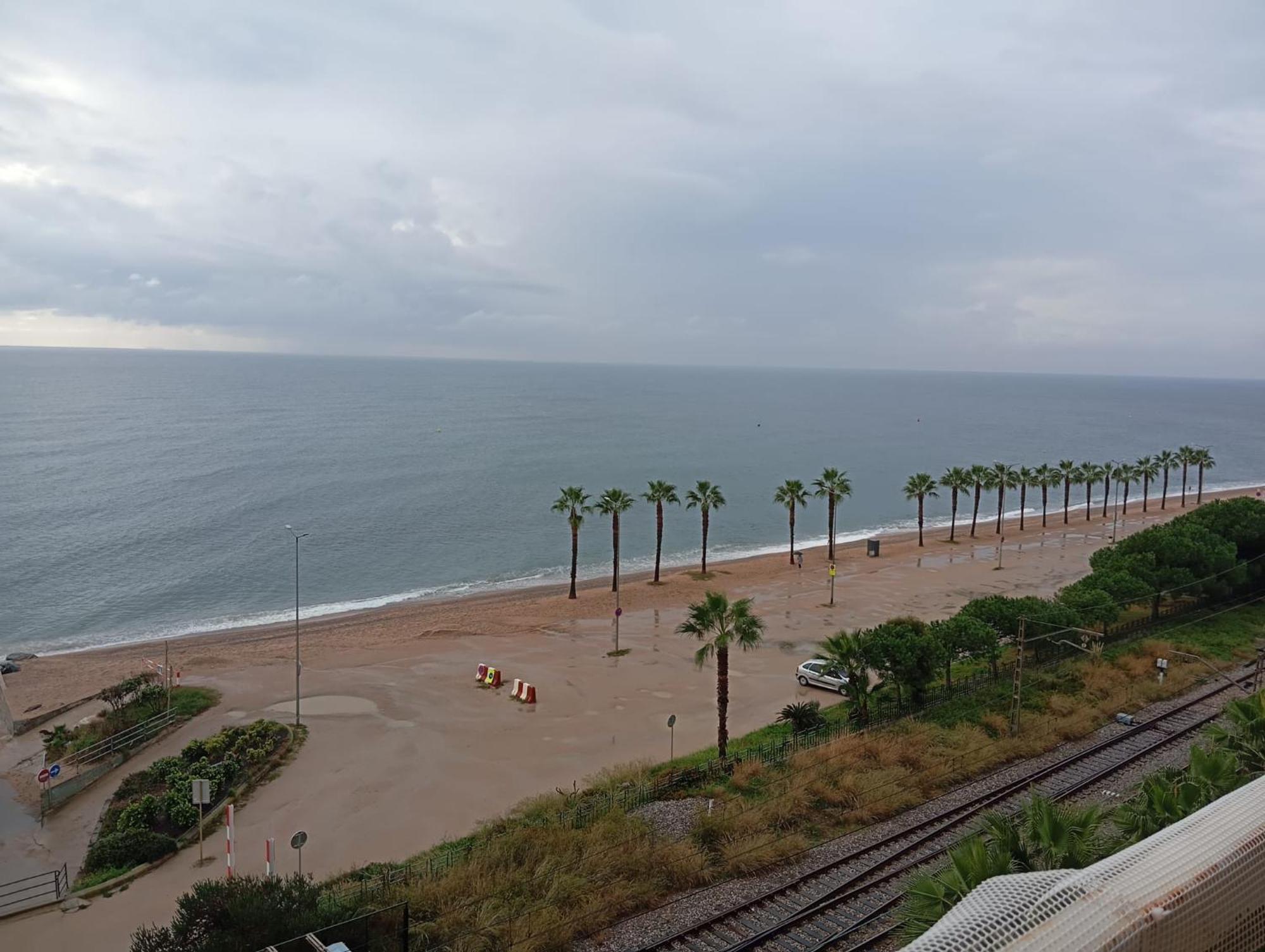 Apartment In Front Of The Beach Пинеда де Мар Екстериор снимка