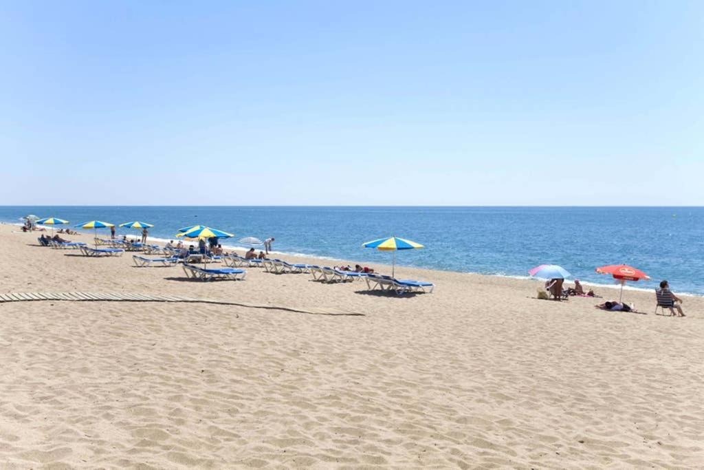 Apartment In Front Of The Beach Пинеда де Мар Екстериор снимка