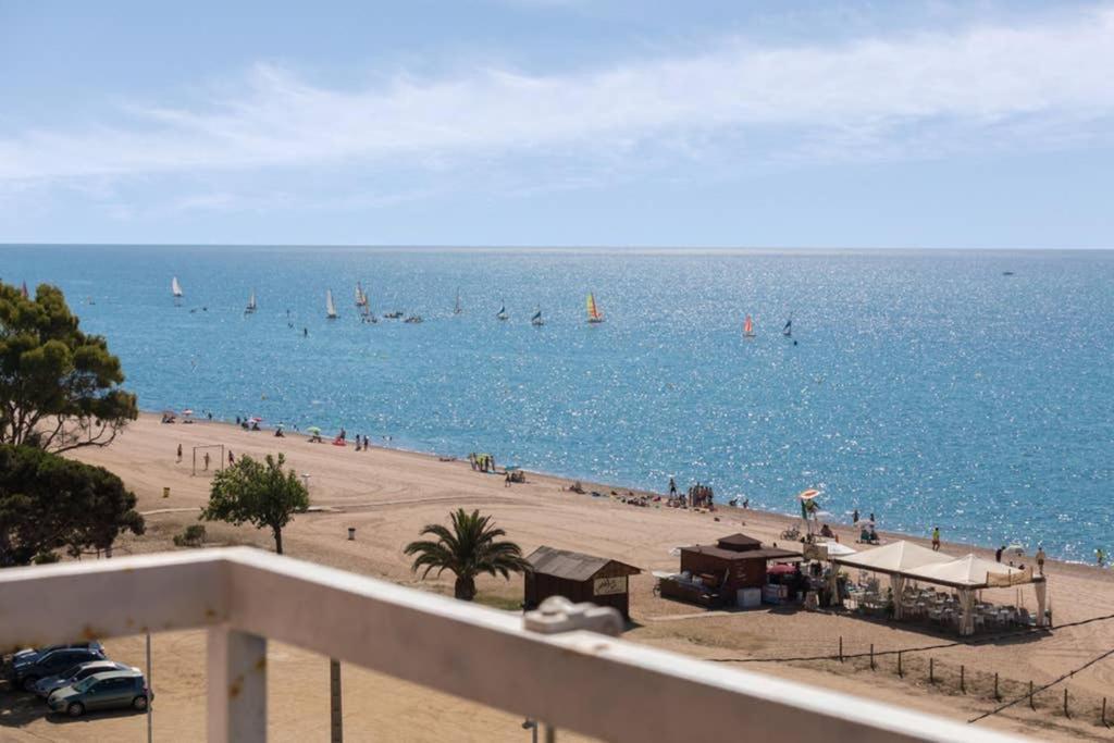 Apartment In Front Of The Beach Пинеда де Мар Екстериор снимка