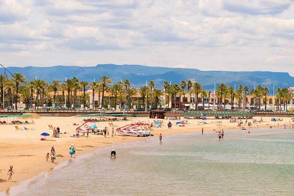 Apartment In Front Of The Beach Пинеда де Мар Екстериор снимка