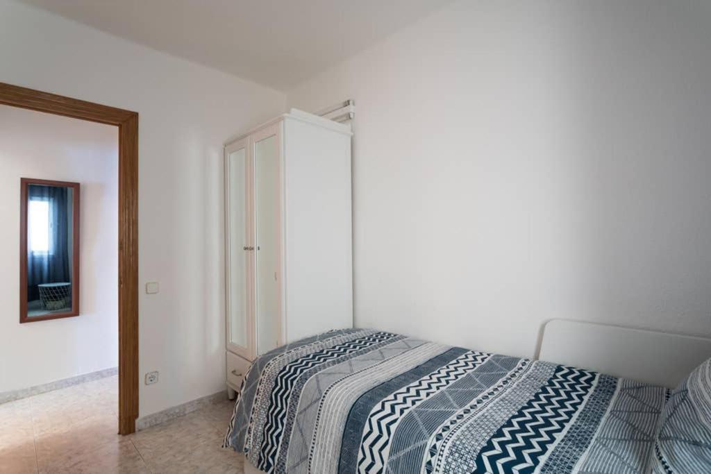 Apartment In Front Of The Beach Пинеда де Мар Екстериор снимка