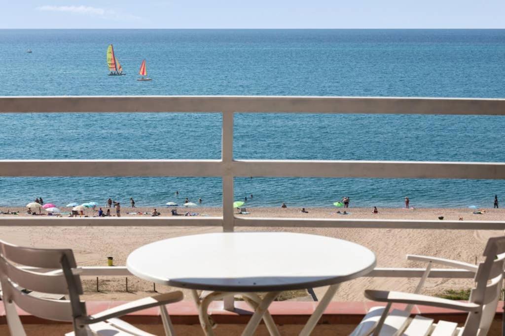 Apartment In Front Of The Beach Пинеда де Мар Екстериор снимка